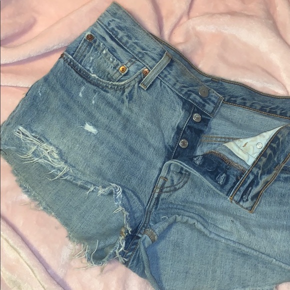 LEVIS High Rise Jean Shorts - Picture 3 of 4